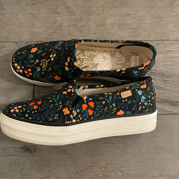 Shoes - Picture 3 of 6